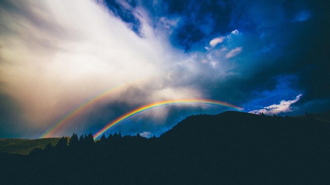 Arcobaleno lunare doppio: perchè si verifica