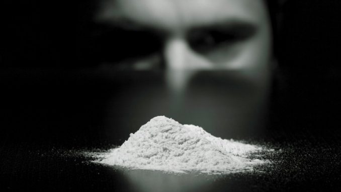 Come riconoscere i segni di chi usa cocaina Come riconoscere i segni di chi usa cocaina