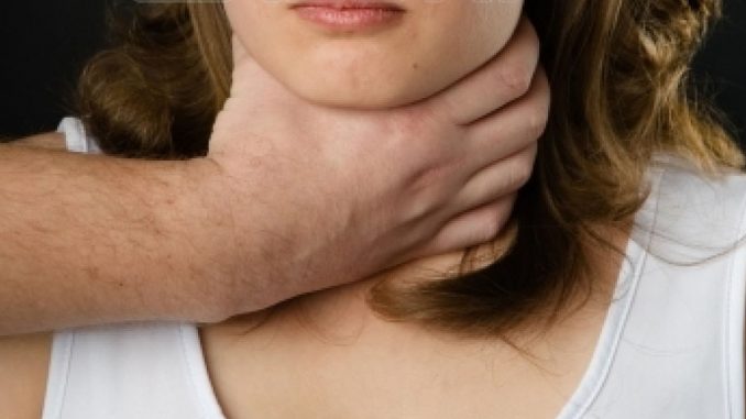 Seveso: strangolata in casa davanti ai figli Seveso: strangolata in casa davanti ai figli