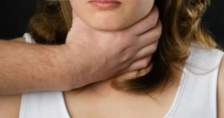 Seveso: strangolata in casa davanti ai figli Seveso: strangolata in casa davanti ai figli
