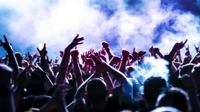 Truffa biglietti online: Mengoni e Ferro solidali con i fan