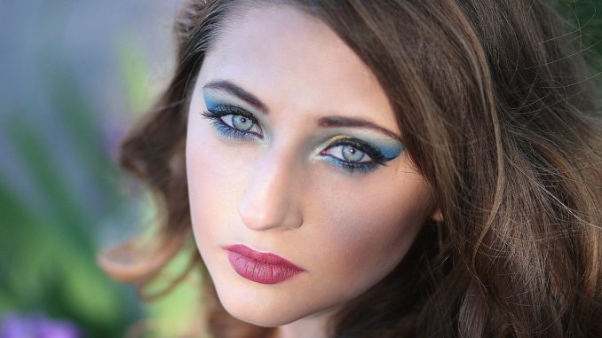 Contouring per occhi piccoli: come farlo piccoli