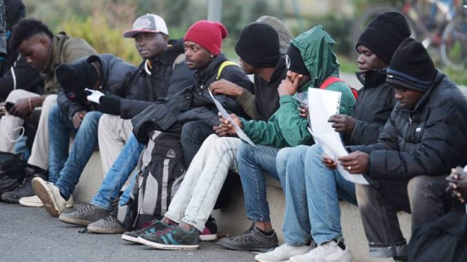 Austria sui migranti: "Chiuderemo il Brennero per 24 ore" migranti