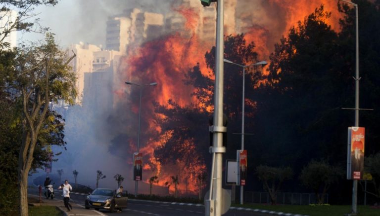 Israele in fiamme: evacuate 80mila persone Israele in fiamme: evacuate 80mila persone