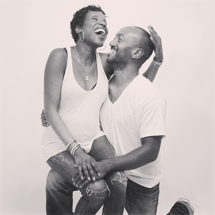 Ridere quando si fa l'amore: perchè fa bene bene