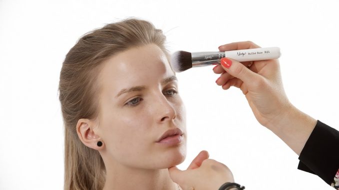 makeup-brushes-824705_960_720 Strobing e Contouring: differenze