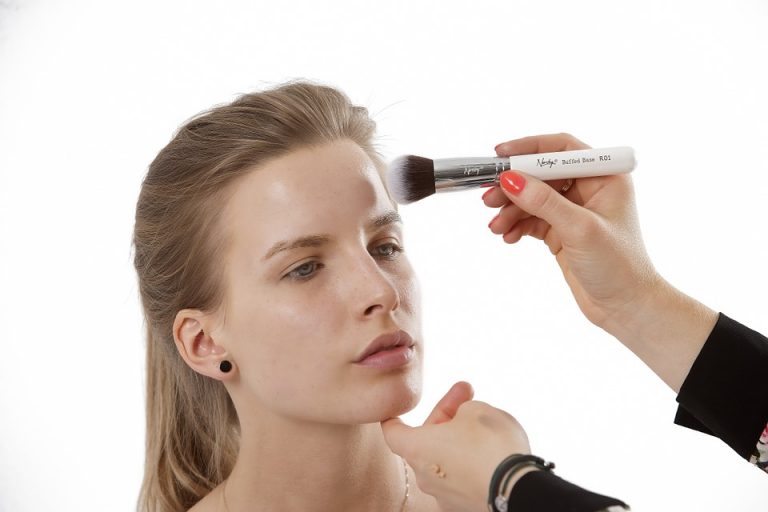 makeup-brushes-824705_960_720 Strobing e Contouring: differenze