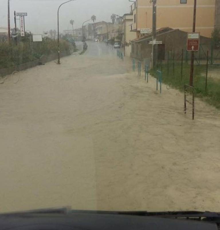 Allarme maltempo: strade allagate, fiumi in piena e incidenti maltempo