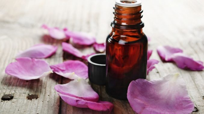 oli-essenziali-eliminare-acne-cicatrici