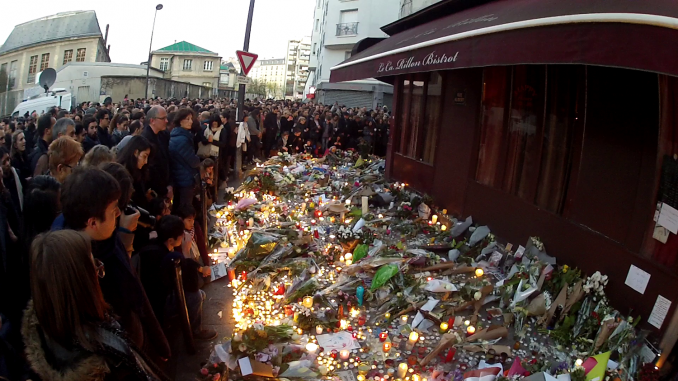 Parigi un anno dopo gli attenti. La Francia i ferma a ricordare strage di parigi