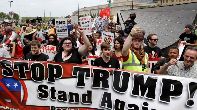 Esplodono le città USA: si protestano contro Trump donald trump