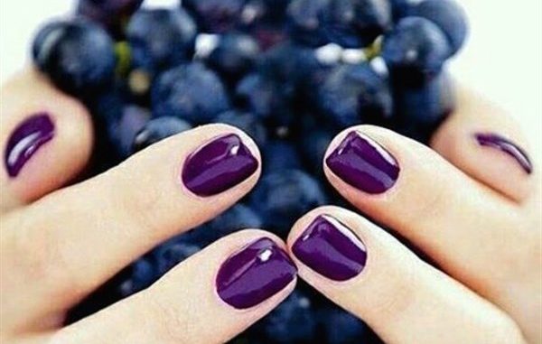 Ribes Nero: il colore di smalto di tendenza per l'inverno 2016 Ribes Nero: il colore di smalto di tendenza per l'inverno 2016