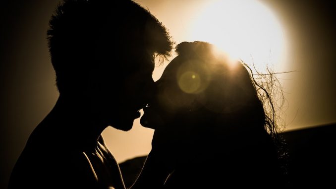 Come farsi baciare da una ragazza baciare