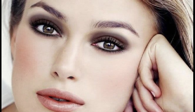 Riga eyeliner per occhi piccoli: i trucchi per realizzarla