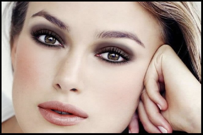 Riga eyeliner per occhi piccoli: i trucchi per realizzarla