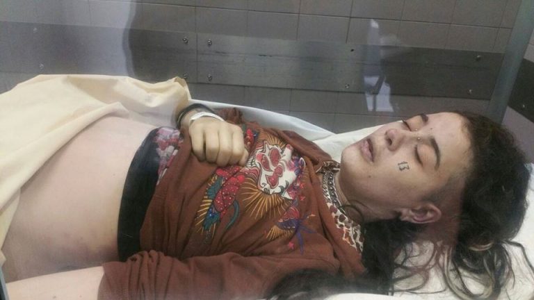 Posta su Fb la foto della figlia morta: "È colpa vostra, sapete di averla rovinata" jenni galloni