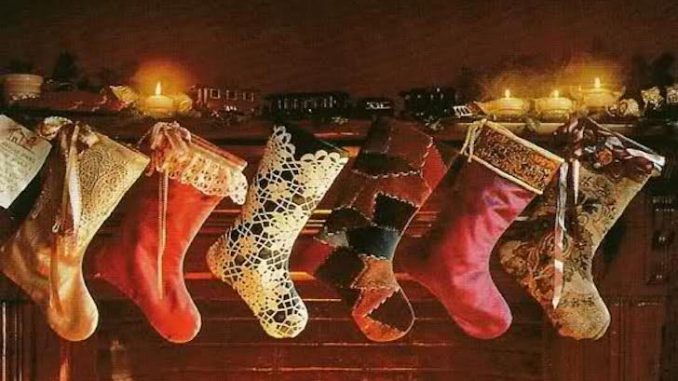 Calza della Befana fai da te: come realizzarla in casa Calza della Befana fai da te: come realizzarla in casa
