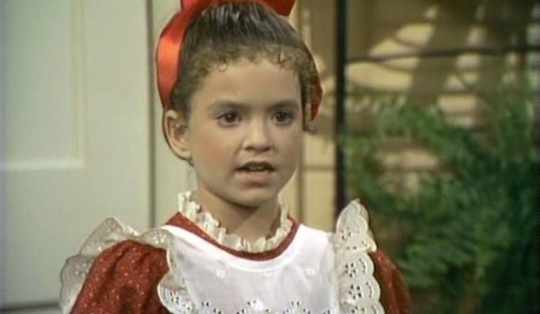 Anni 90, ecco Super Vicky, la bambina robot Anni 90, ecco Super Vicky, la bambina robot
