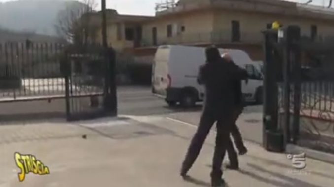 Striscia La Notizia: Luca Abete nuovamente aggredito