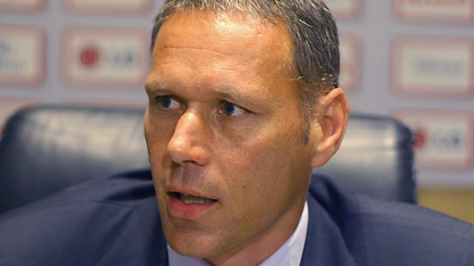 Van Basten: "Il Milan cinese non mi piace, deve essere italiano" Van Basten: "Il Milan cinese non mi piace, deve essere italiano"