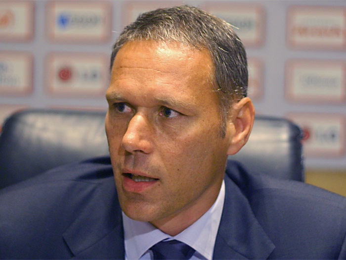 Van Basten: "Il Milan cinese non mi piace, deve essere italiano" Van Basten: "Il Milan cinese non mi piace, deve essere italiano"
