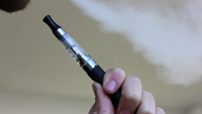 Smettere di fumare per mezzo di una sigaretta elettronica senza nicotina