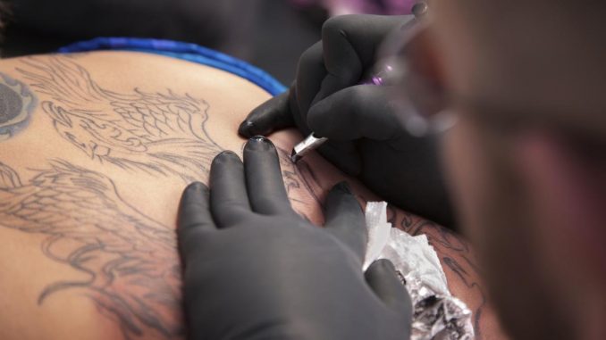 Tatuaggi: rischi e problemi Tatuaggi: rischi e problemi