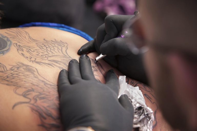 Tatuaggi: rischi e problemi Tatuaggi: rischi e problemi