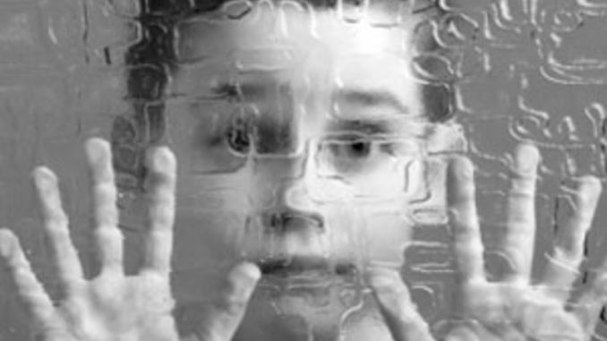 Autismo infantile: come si sviluppa e come gestirlo Autismo infantile: come si sviluppa e come gestirlo