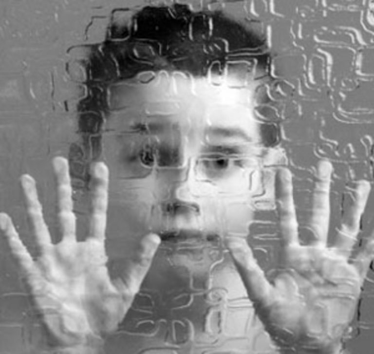 Autismo infantile: come si sviluppa e come gestirlo Autismo infantile: come si sviluppa e come gestirlo