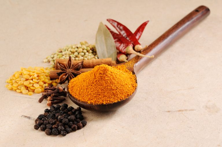 Curcuma: benefici. Ecco l'elenco completo Curcuma: benefici. Ecco l'elenco completo