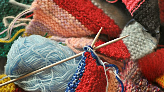 lavoro-a-maglia-come-fare-una-sciarpa-in-casa fare una sciarpa