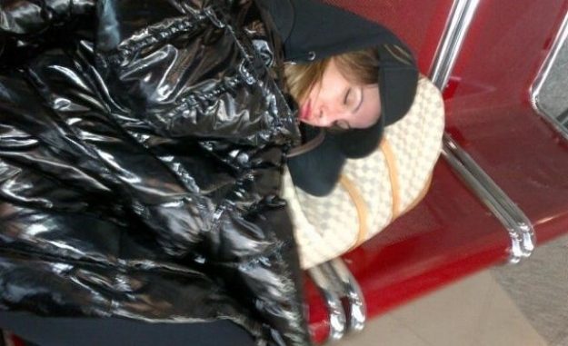 Palermo: non può permettersi una casa, vive 9 mesi in aeroporto signora