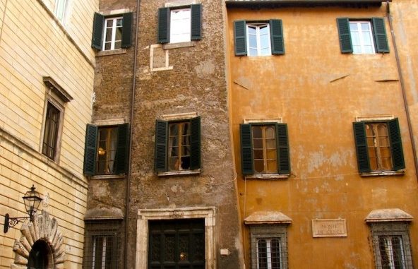 roma-rione-regola-palazzo-cenci-monte-dei-cenci1-592x460