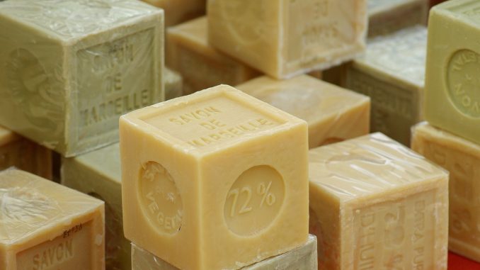 Shampoo fai da te con sapone di Marsiglia: ricetta semplice e ingredienti
