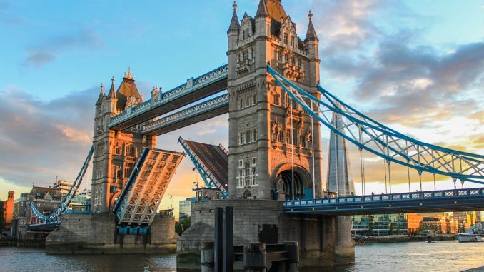 LONDON BRIDGE. LONDON BRIDGE.
