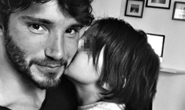 Dopo un mese di lontananza, Stefano DeMartino rivede finalmente suo figlio, avuto dalla relazione con Bèlen Rodriguez. de martino