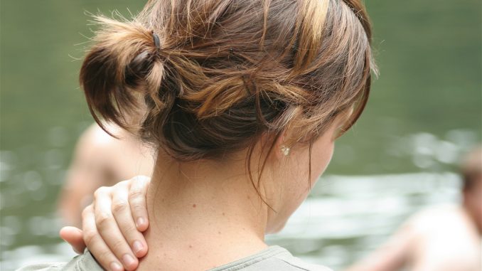 due-tipi-di-chignon-con-capelli-corti chignon
