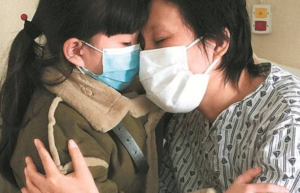 Cina bambina commove il web, salva mamma malata Cina bambina commove il web, salva mamma malata