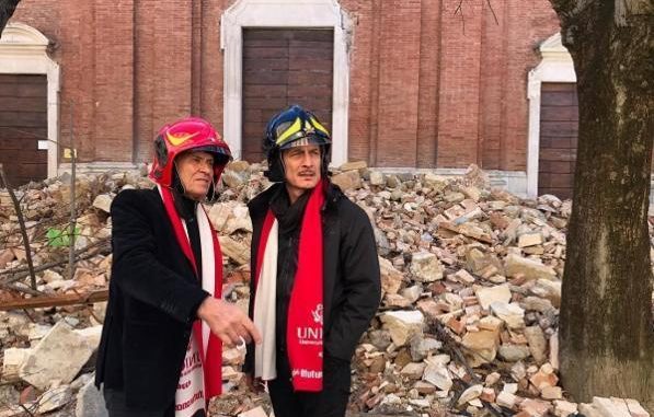 Gianni Morandi a Camerino il suo conforto per i terremotati Gianni Morandi a Camerino: il suo conforto per i terremotati