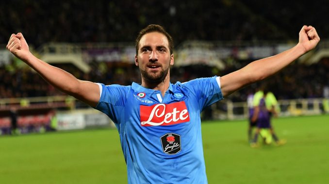 Gonzalo Higuain canta in auto prima di Juventus Napoli Gonzalo Higuain canta in auto prima di Juventus Napoli
