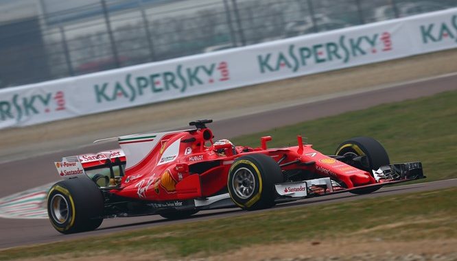 Raikkonen e Vettel scendono in pista per il primo giro con la nuova Ferrari Raikkonen e Vettel scendono in pista per il primo giro con la nuova Ferrari