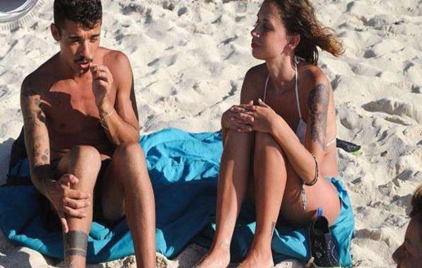 Isola dei famosi 2017, Malena contro Moreno: "Non devi abbracciarmi" Isola dei famosi 2017, Malena contro Moreno: "Non devi abbracciarmi"