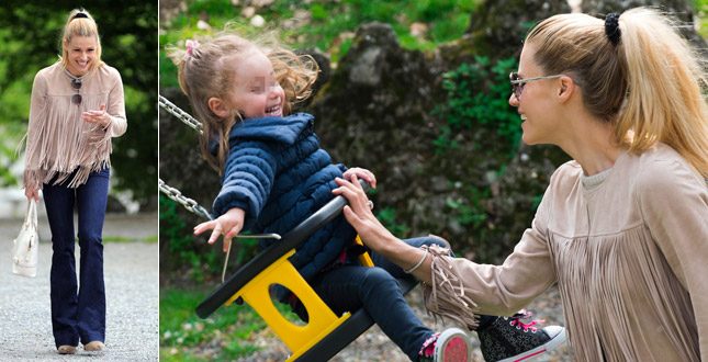 Michelle Hunziker al parco con la figlia Sole foto Michelle Hunziker al parco con la figlia Sole: foto
