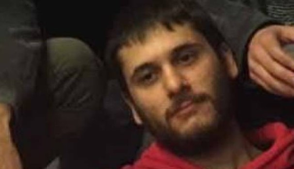 Oggi mi laureo ma non era vero 22enne si suicida