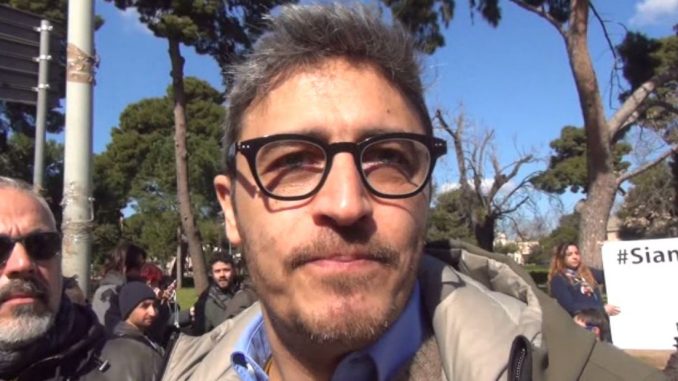 Protesta dei disabili, Pif contro Crocetta Dimettiti! Protesta dei disabili, Pif contro Crocetta: 'Dimettiti!'
