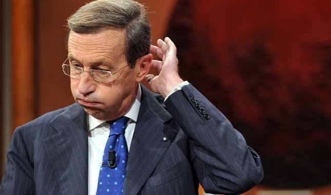 Riciclaggio indagato Gianfranco Fini, sequestrati beni alla famiglia Riciclaggio: indagato Gianfranco Fini, sequestrati beni alla famiglia