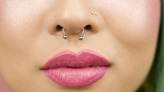 Tre tipi di piercing al naso Tre tipi di piercing al naso