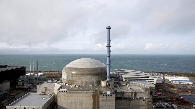 Francia, esplosione nella centrale nucleare di Flamanville: rientrato l'allarme Francia, esplosione nella centrale nucleare di Flamanville: rientrato l'allarme