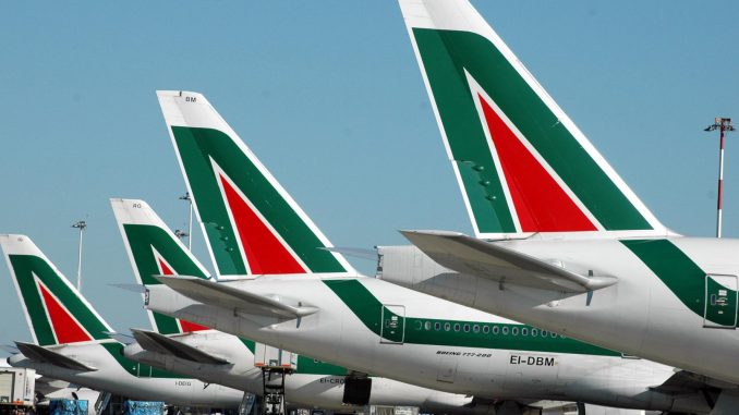 Alitalia: sciopero di 24 ore, salta tavolo con i sindacati Alitalia: sciopero di 24 ore, salta tavolo con i sindacati